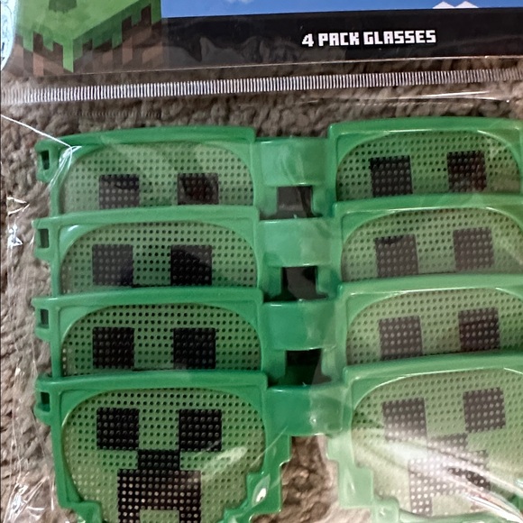 Minecraft Green Creeper Glasses 4-Pack - Picture 3 of 4